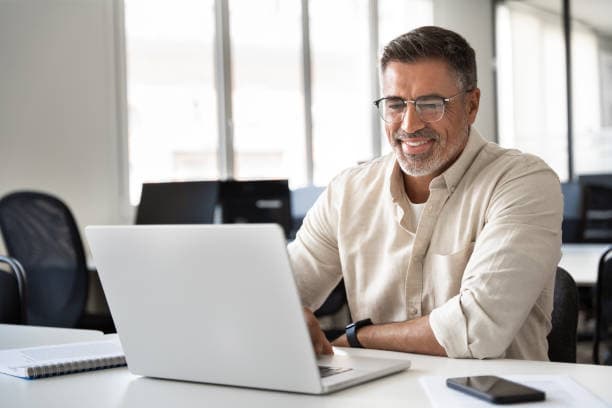 A happy seller using Spriie